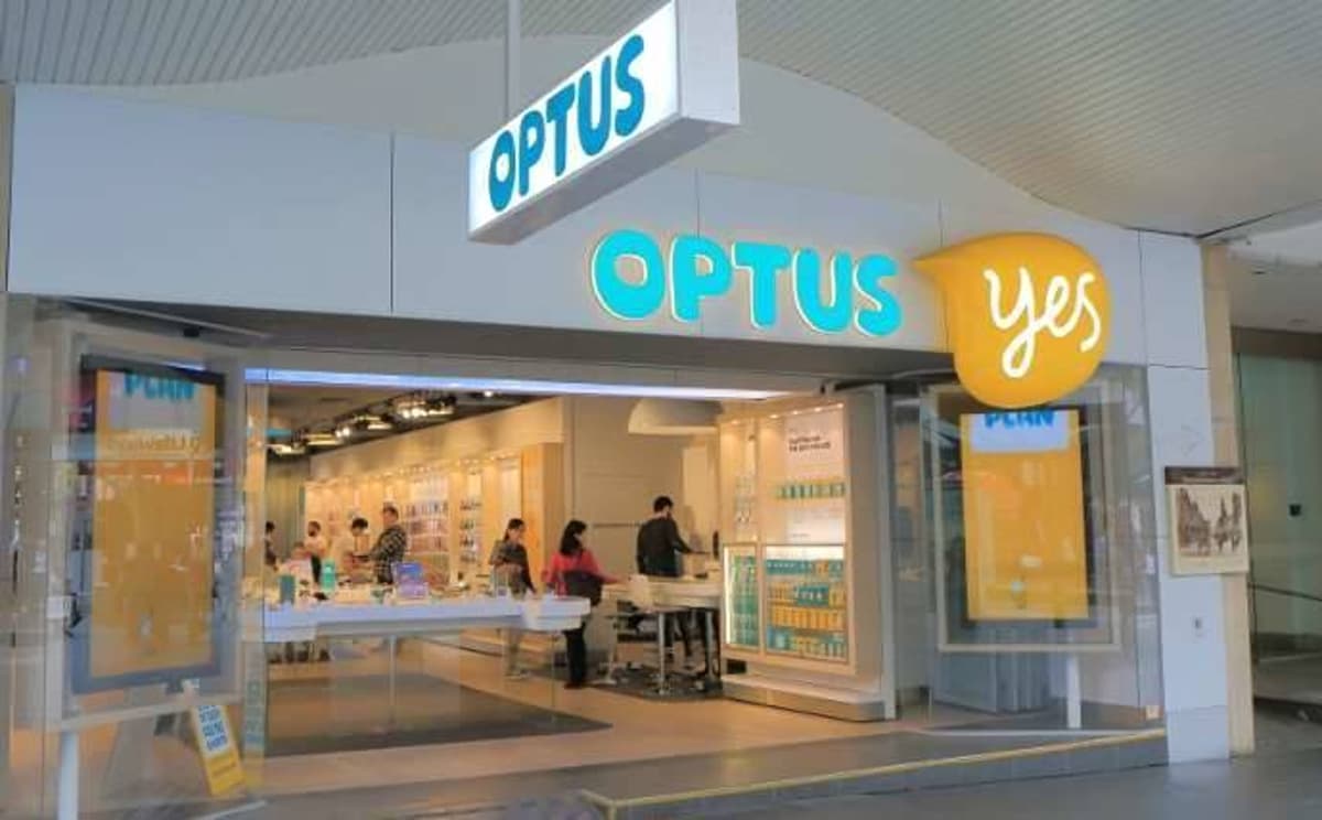 Singtel Open to Selling "Meaningful Minority Stake" In Optus